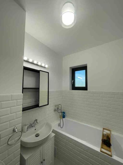 Modern 2-Bedroom Apartment In New Residence Craiova Exteriér fotografie
