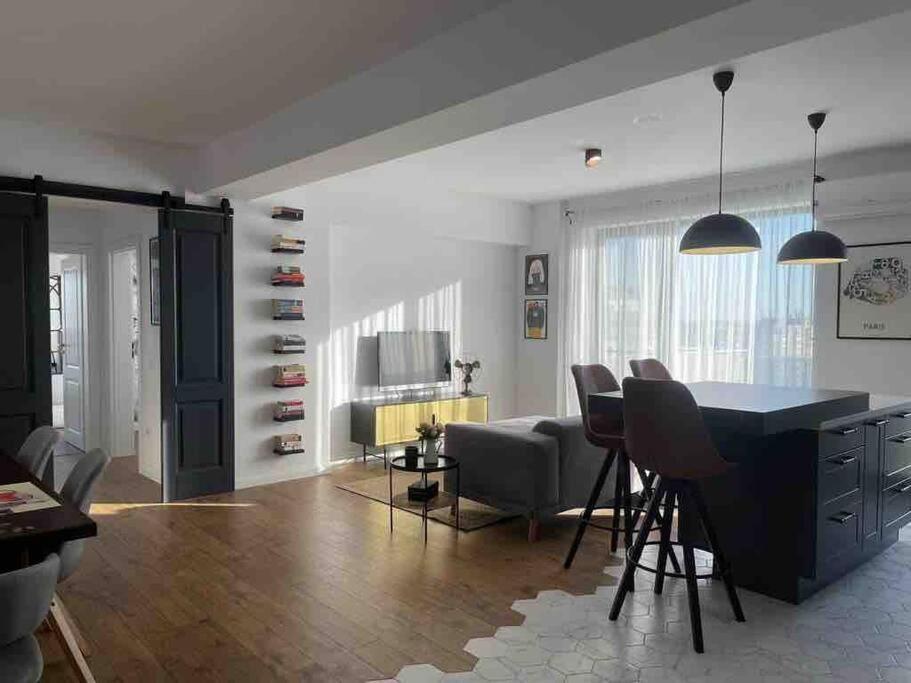 Modern 2-Bedroom Apartment In New Residence Craiova Exteriér fotografie